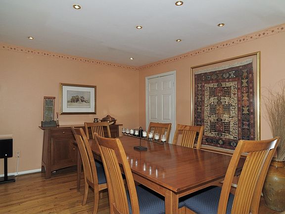 5th image of 11166 Cedarwood Dr
