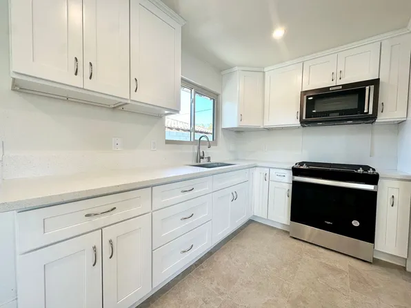 561 Desert View Dr #1, Palm Springs, CA 92264