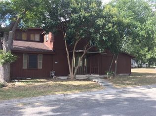 558 N Camp St, Uvalde, TX 78801