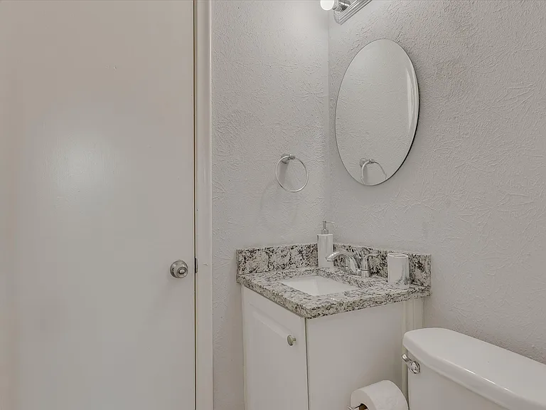 1425 Mayfield Ave — Photo 31