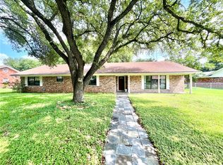 909 Anderson St, Hearne, TX 77859