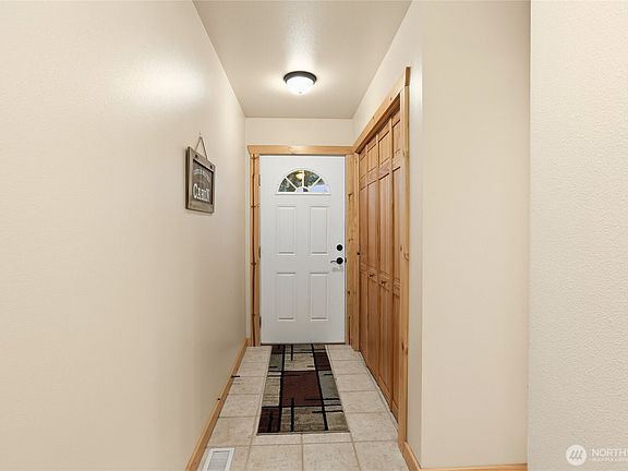 3rd image of 51 Klancie Lane