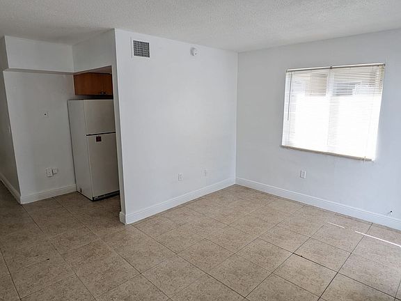 4th image of 1621 NW 16th Ave #1