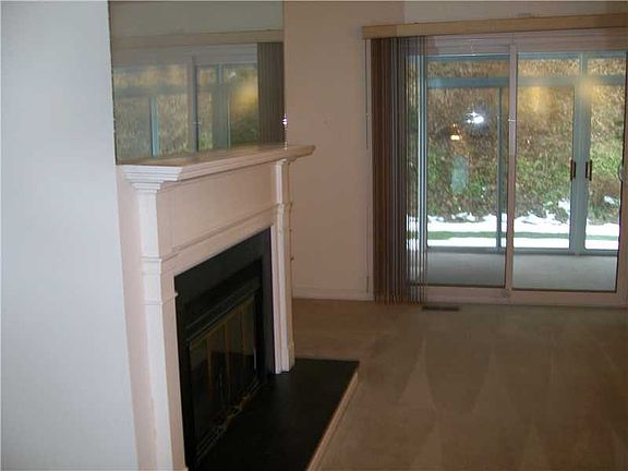 5th image of 172 Glenwood Dr