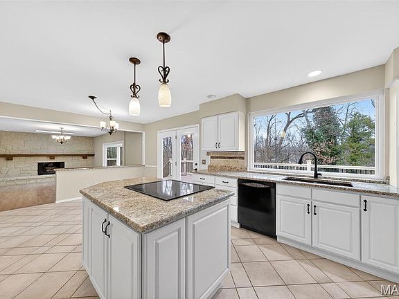 5th image of 49 Oak Springs Ct