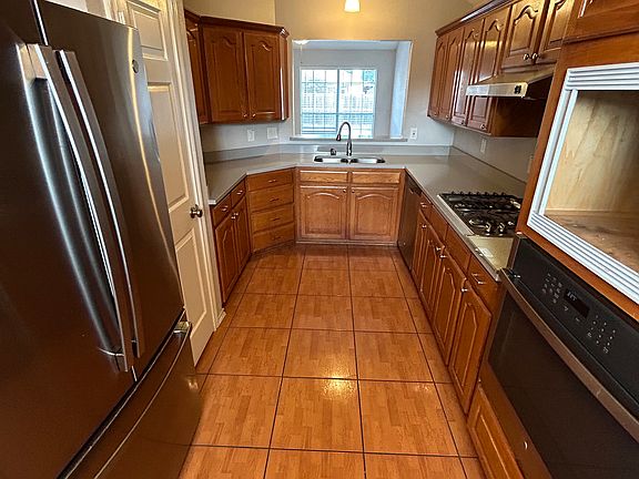 2nd image of 1605 Worthington Ln