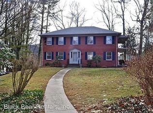 27 Shorewood Dr, Asheville, NC 28804