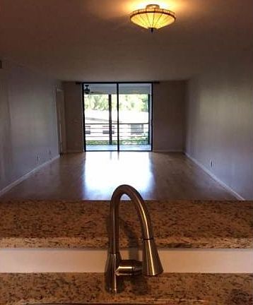 3rd image of 555 Banyan Tree Ln APT 00209