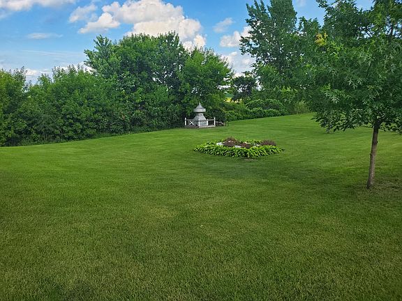 4th image of 822 Deer Path
