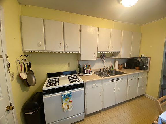 3rd image of 803 Stoughton St #1