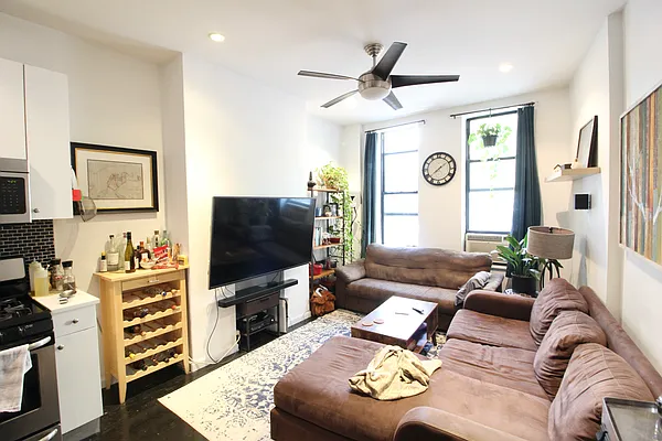 Rented by True Real Estate Group | media 8