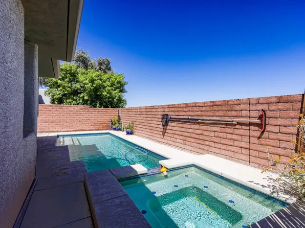 11057 Village Crest Ln, Las Vegas, NV 89135