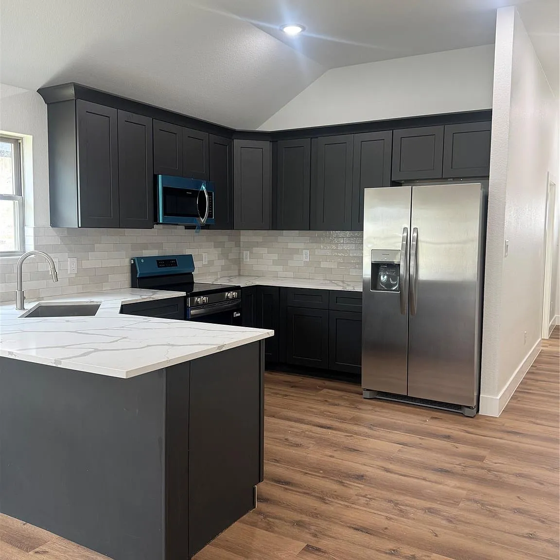 4 bed, 2.0 bath, 1638 sqft, $2,500 — Photo 2