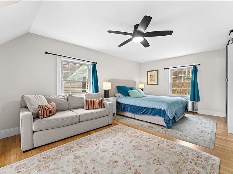 40 Lake Shore Rd — Photo 13