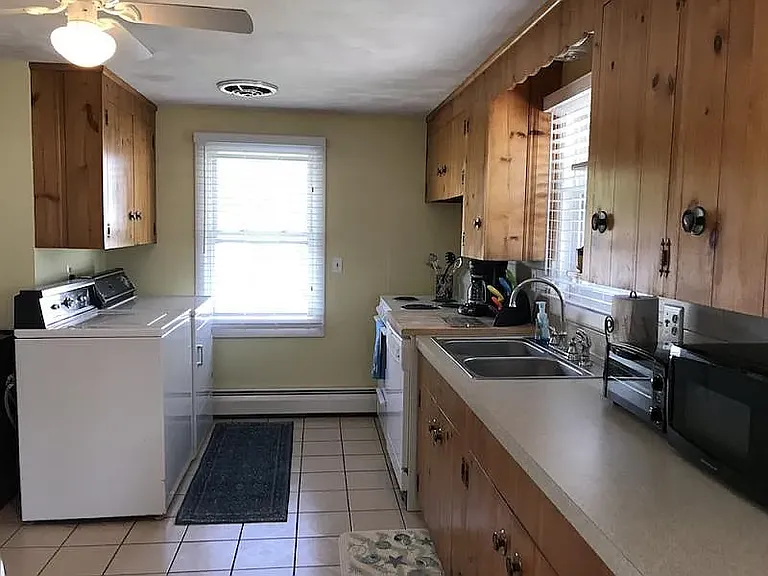 41 Burbank Ave — Photo 5