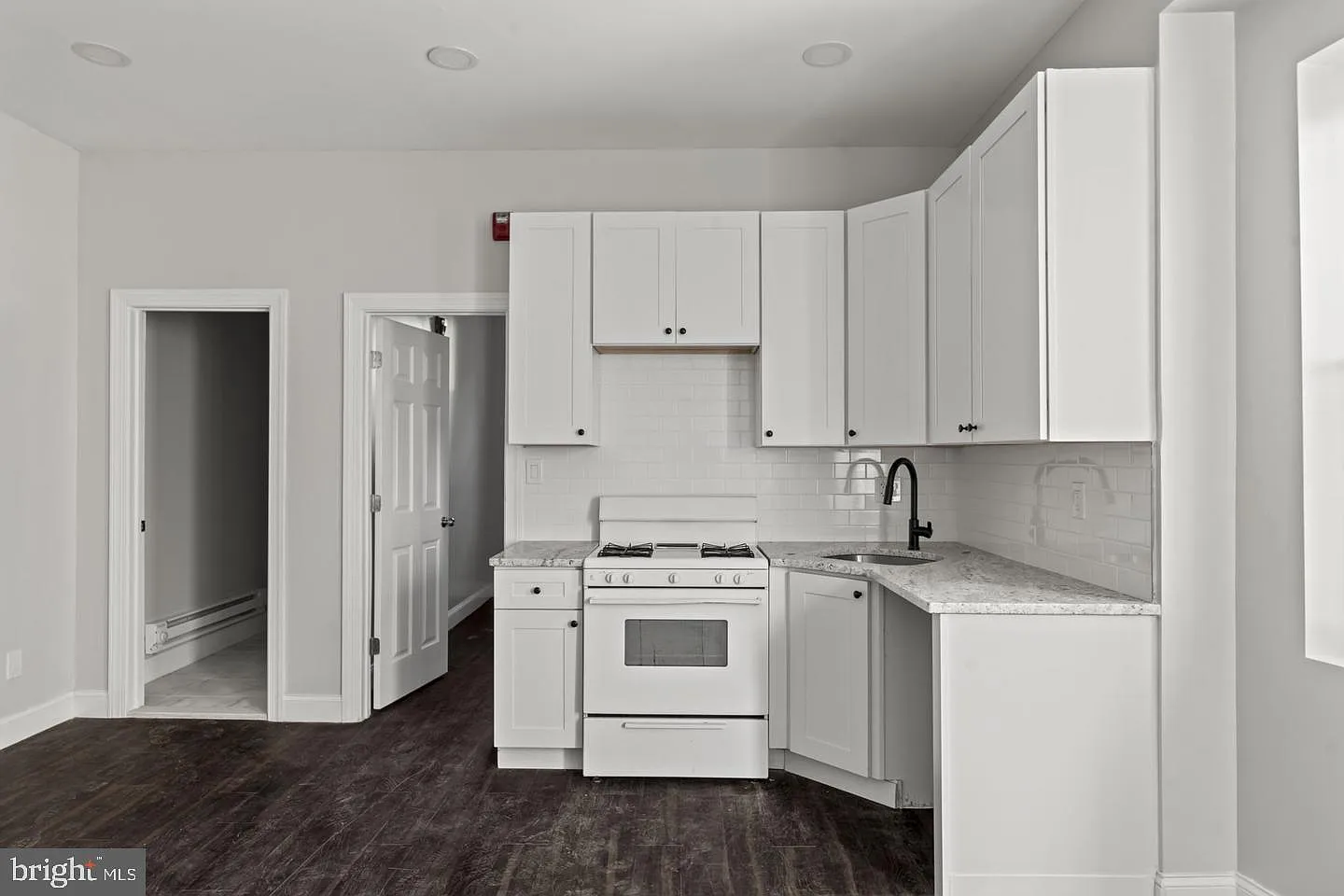1 bed, 1.0 bath, 465 sqft, $1,100 — Photo 3