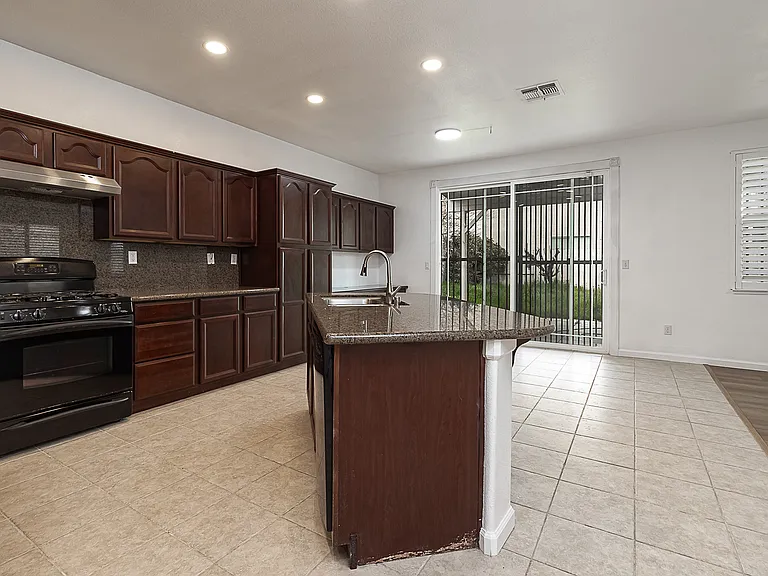 707 Ashlynn Way — Photo 9