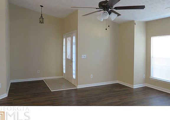 3rd image of 793 Shore Dr