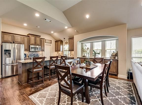 5th image of 4316 Carnation Ln