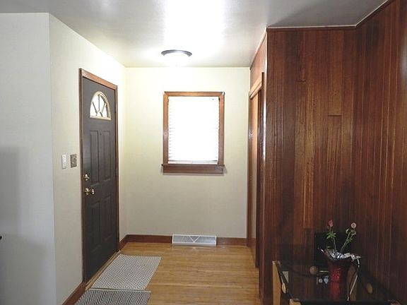 4th image of 2221 W Glen Flora Ave