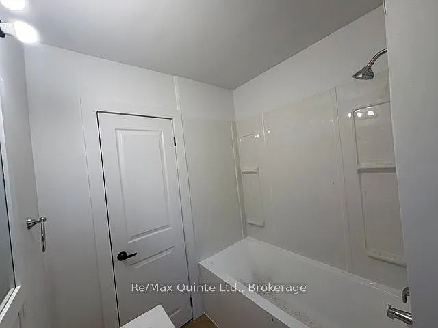 174 Queen St #6 — Photo 15
