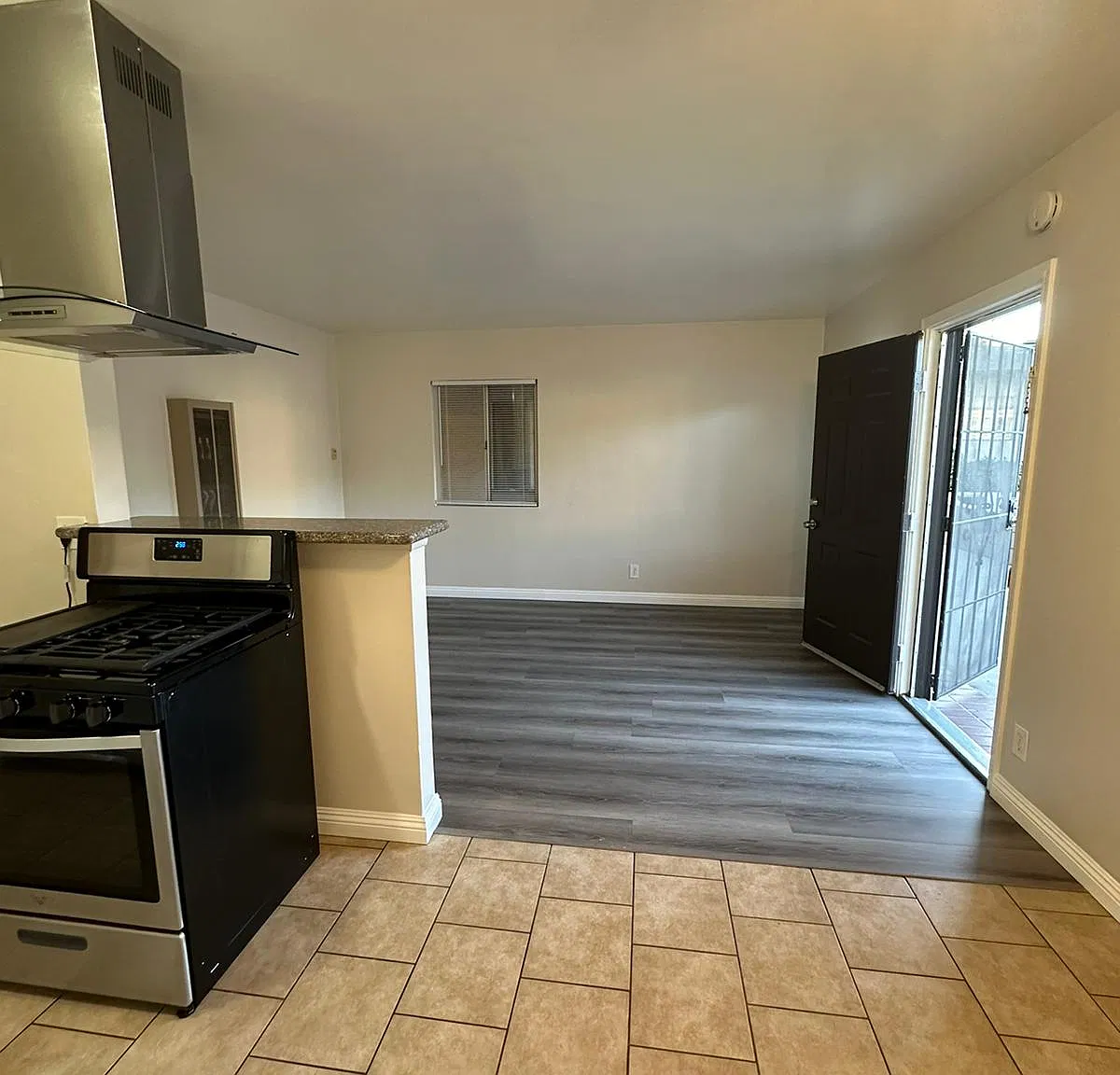 1 bed, 650 sqft, $1,895 — Photo 2