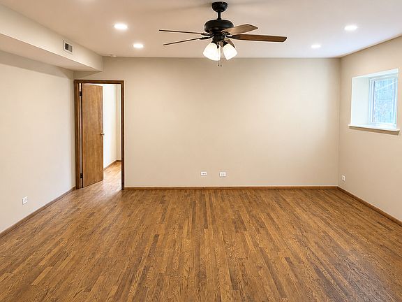 3rd image of 4942 N Sheridan Rd #7