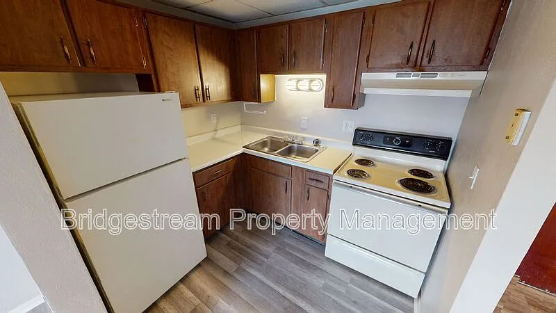 2 bed, 2.0 bath, 1125 sqft, $895 — Photo 2