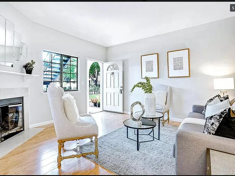24 Washington Square Dr — Photo 1