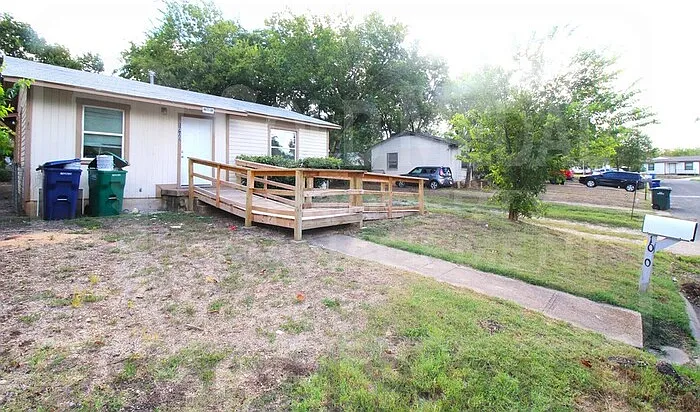 1000 Morris Dr — Photo 1