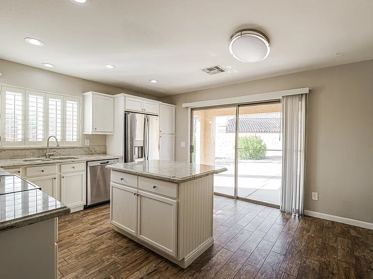 10898 W Alvarado Rd — Photo 9