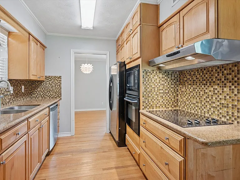 10626 Longmeadow Dr — Photo 7