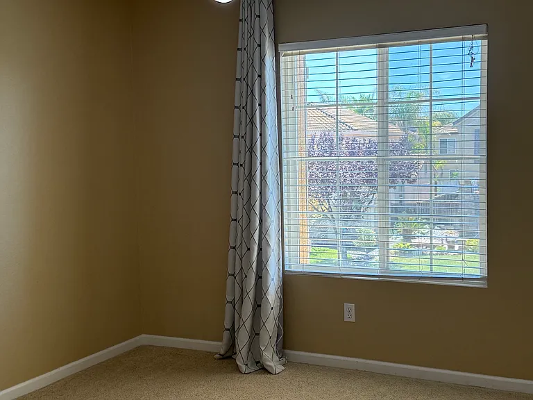 533 Stirling Ct — Photo 3