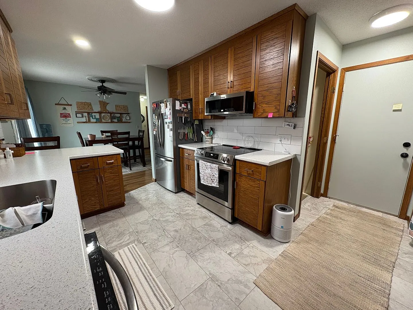 Fully Furnished 3 Bed 2 Bath! — Photo 2