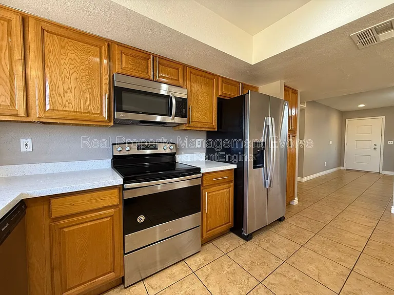 3626 W Angela Dr — Photo 9