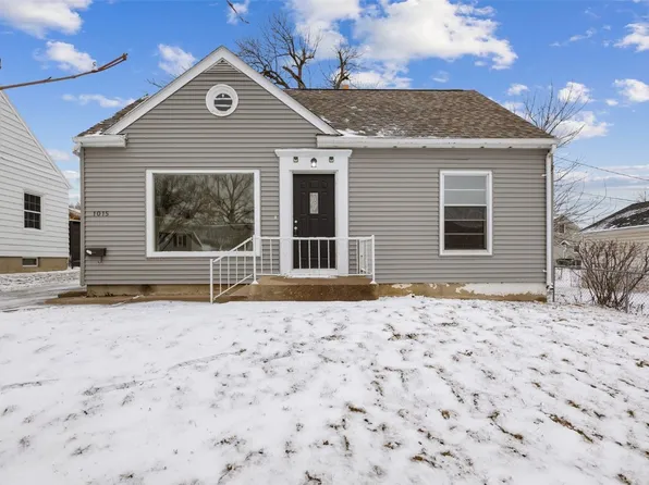 1015 33rd St SE, Cedar Rapids, IA 52403