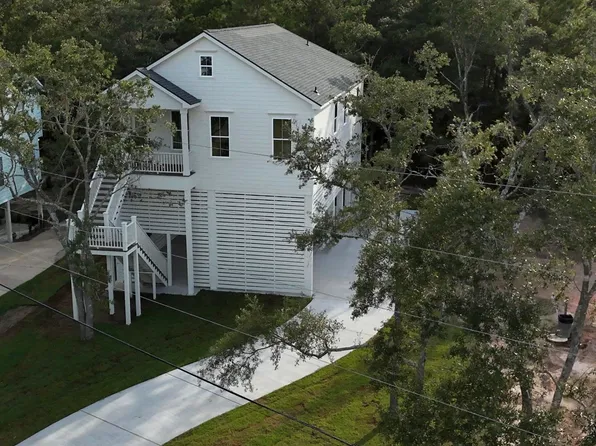 114 Basswood Dr, Pass Christian, MS 39571