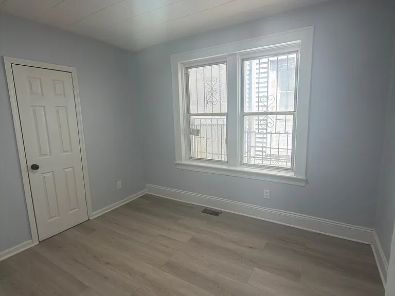 402 Marshall St #1L — Photo 3