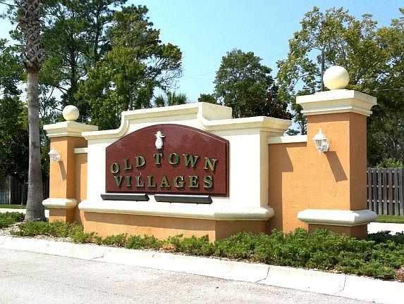 OLD TOWN VILLAGES ENTRANCE