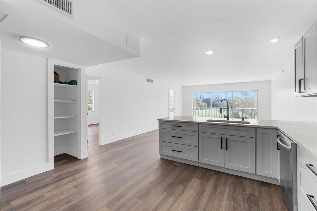 2800 N Palm Aire Drive #310, photo 7