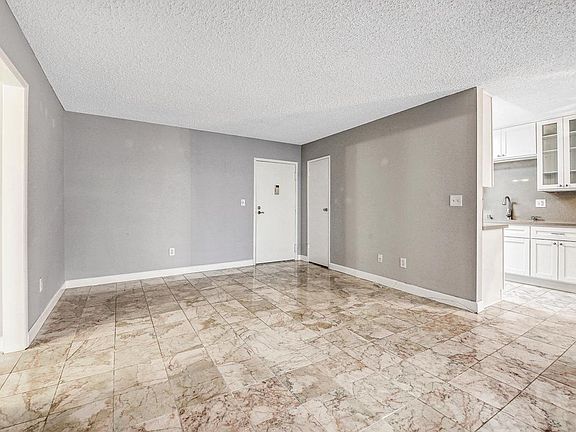 4th image of 330 S Mentor Ave Unit 138
