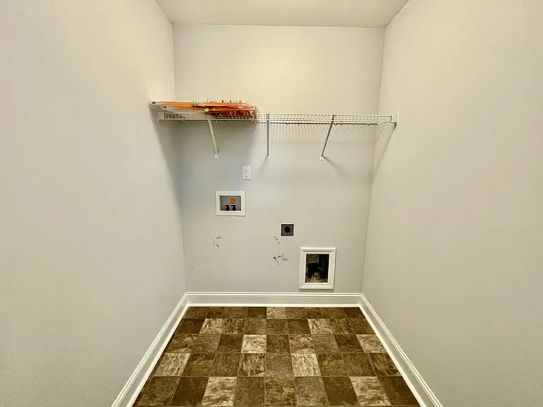 5137 Thruway Rd — Photo 23
