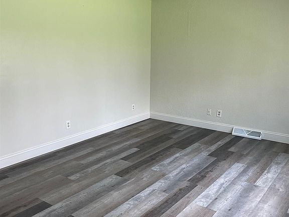 4th image of 1526 E Sunny Ln