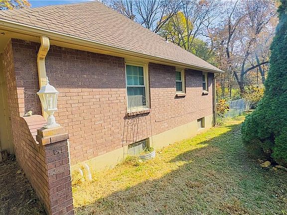 3rd image of 6841 Garfield Dr