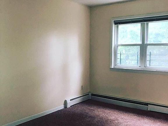 3rd image of 2737 Matthews Ave #2