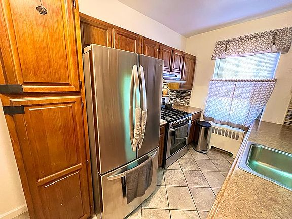 4th image of 32-20 92nd St #D609
