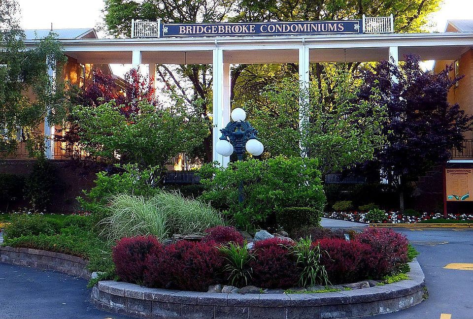 Front Entry and Fish Pong