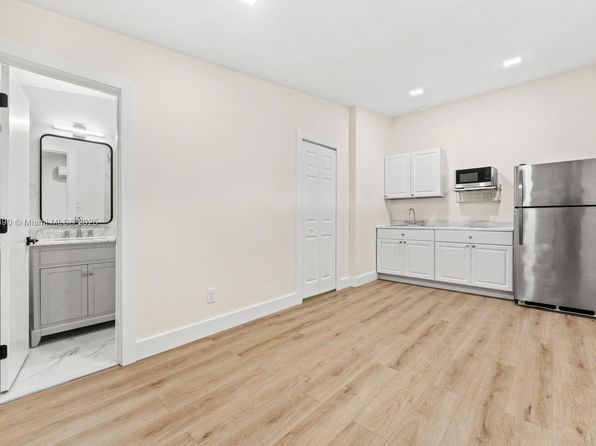 9370 Nassau Dr #1