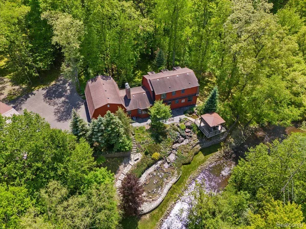 11275 Eagle Way, Brighton, MI 48114