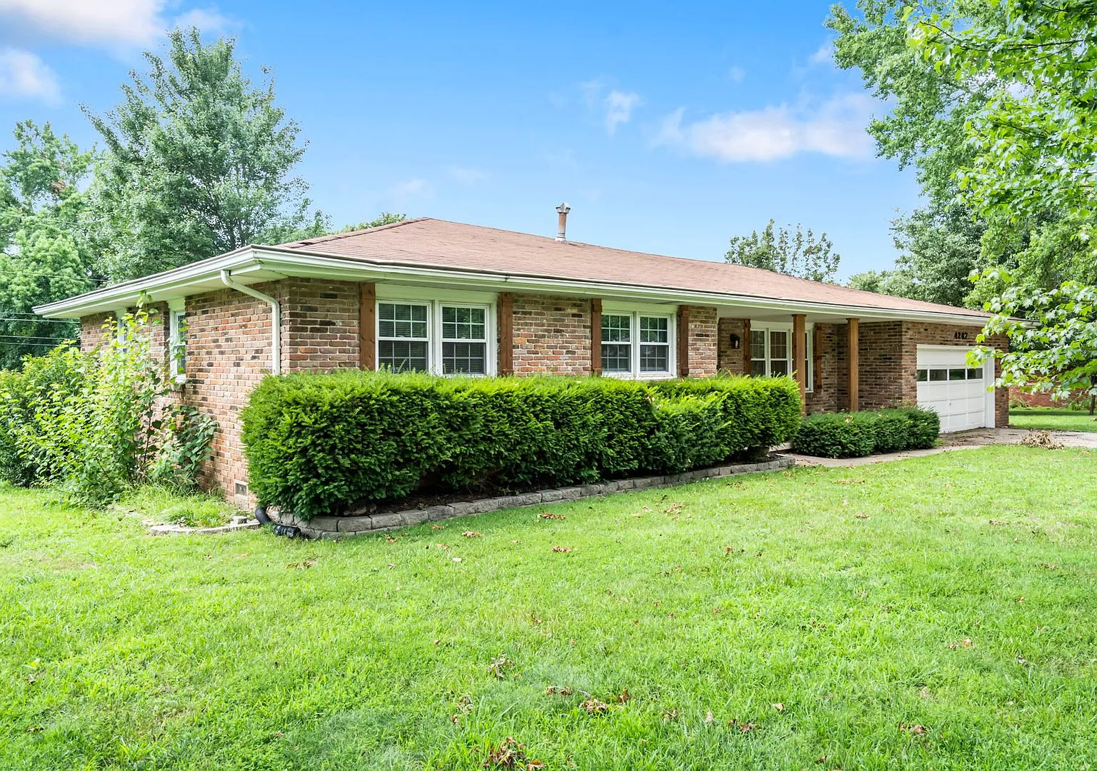 3 Bedroom 2 Bathroom Springfield, MO — Photo 2